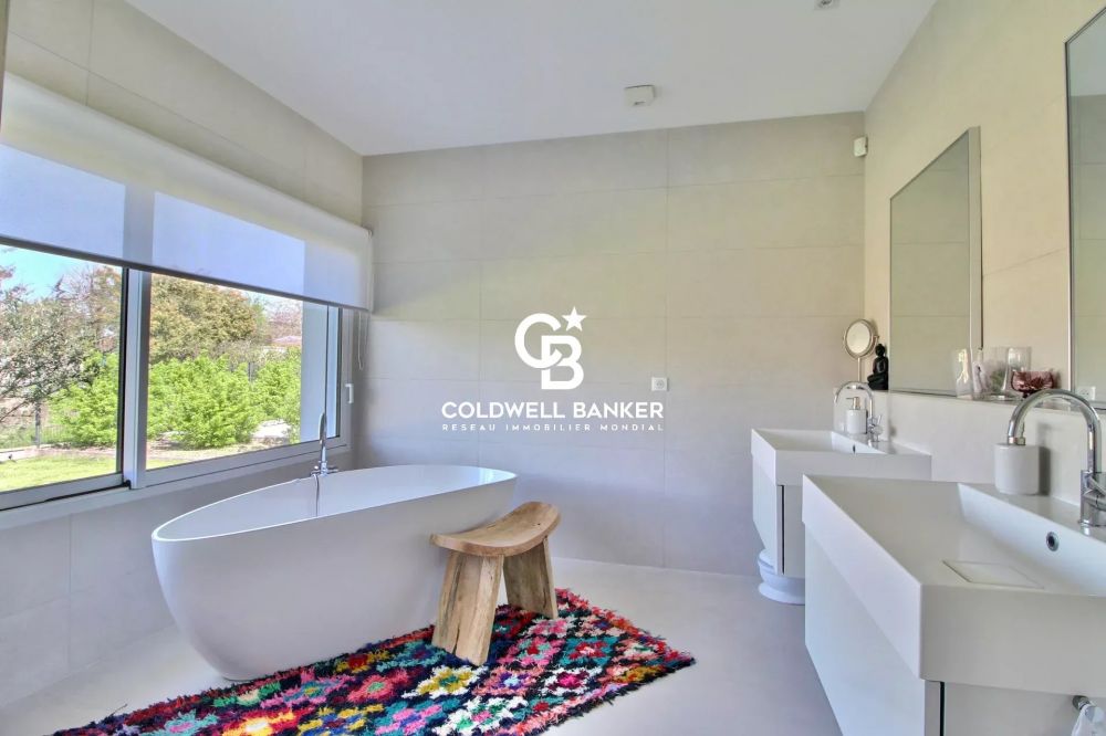 Maison à vendre Gradignan – villa contemporaine, piscine, jardin paysager, prestations haut de gamme