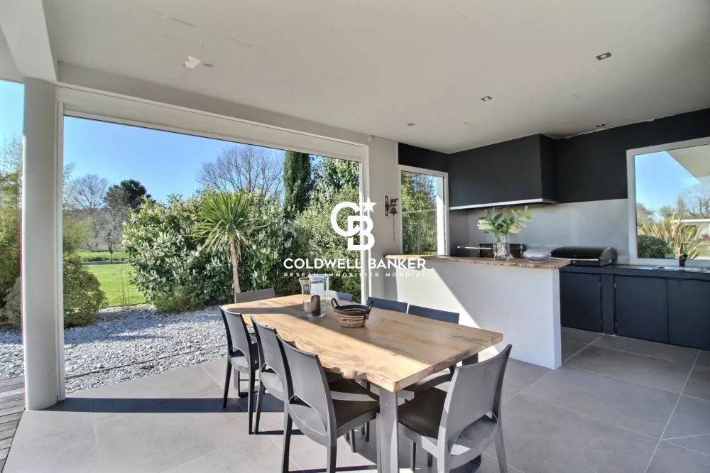 Maison à vendre Gradignan – villa contemporaine, piscine, jardin paysager, prestations haut de gamme