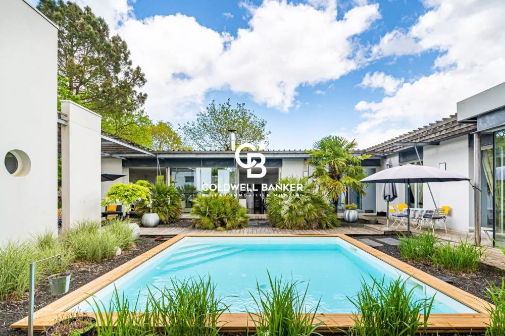 Maison à vendre Le Taillan-Médoc - maison d’architecte de plain-pied avec piscine terrain arboré