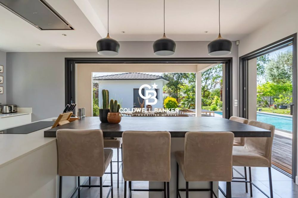Maison à vendre Gradignan - villa contemporaine 4 chambres, avec piscine et grand terrain