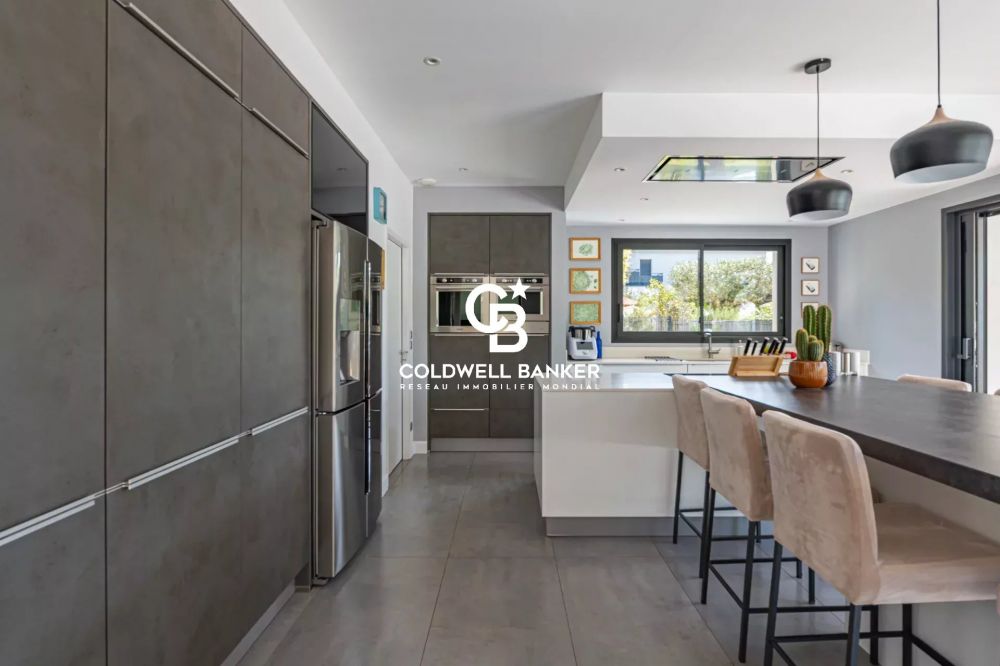 Maison à vendre Gradignan - villa contemporaine 4 chambres, avec piscine et grand terrain