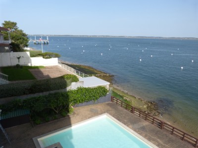 a vendre appartement 2 chambres les pieds dans l'eau arcachon