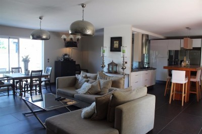 belle maison récente a la vente en ville d'automne d'arcachon