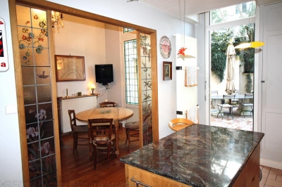 Vente maison bourgeoise en pierre de 5 chambres - Bordeaux Centre proche Jardin Public