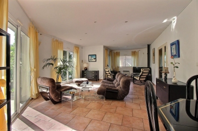 Maison lumineuse avec jardin paysagé et piscine en vente arcachon quartier des abatilles entre pereire et moulleau